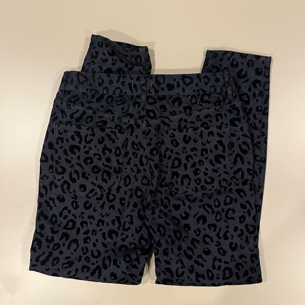 Express Dark Patterned Shorts - Picture 2 of 6